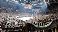 Οι οπαδοί της Παρτιζάν έκαναν... Τούμπα τη «Stark Arena» κόντρα στον Ολυμπιακό - Η απίστευτη ατμόσφαιρα γεμάτη ΠΑΟΚ