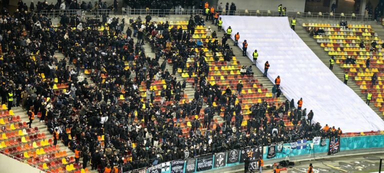 Οι μαχητές του ΠΑΟΚ μπαίνουν στο γήπεδο!