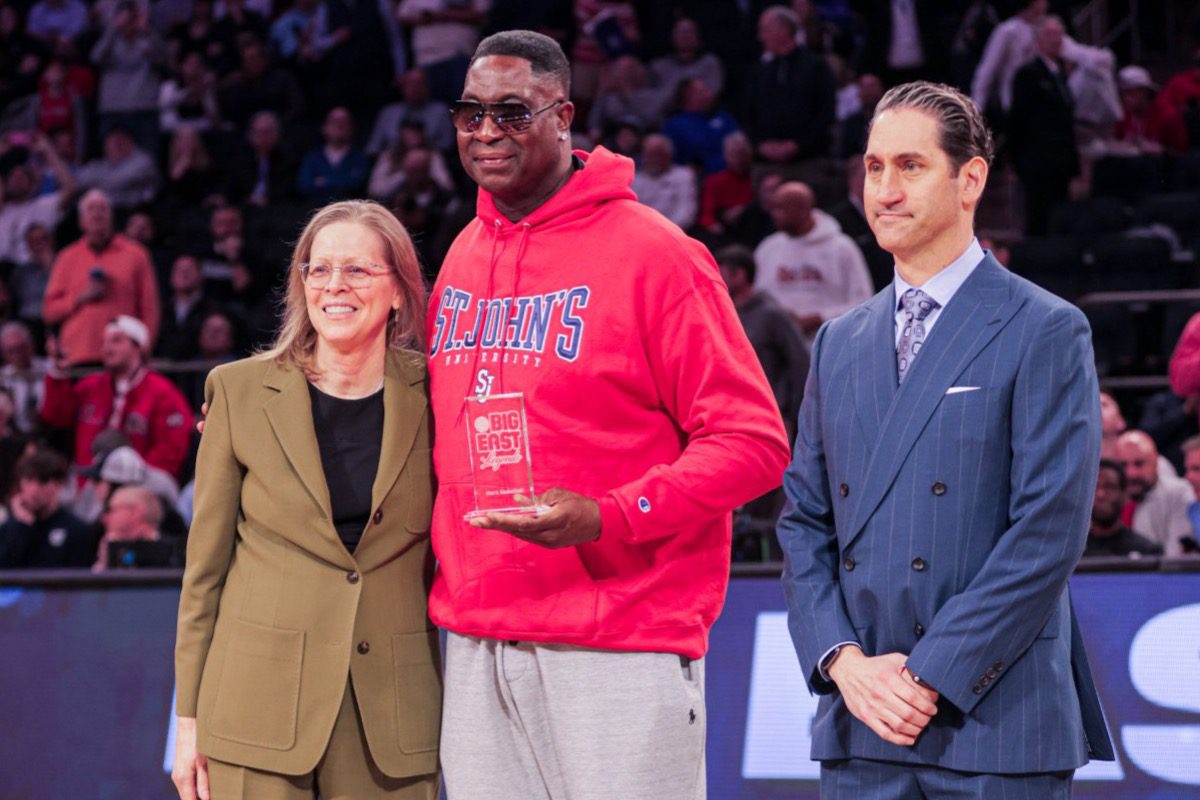 Μπέρι: Βραβεύτηκε από το Σεντ Τζονς ο θρύλος του ΠΑΟΚ (pics)