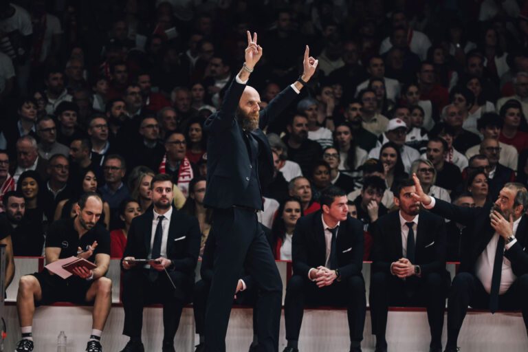 Μήνυμα στήριξης από τους φιλάθλους του ΠΑΟΚ στον Καντσελιέρι: «Μείνε και μετά το καλοκαίρι!»