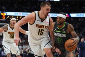 NBA: Μυθική βραδιά με 61 πόντους από Γιόκιτς και 52 από Κάρι! - Ρεκόρ του αιώνα σημείωσαν οι Μπακς (vid)