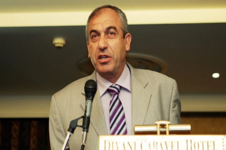 “Έκραξε” τον διαιτητή για το ξύλο ο Βαρούχας – Τι είπε για έκρηξη Πασχαλάκη