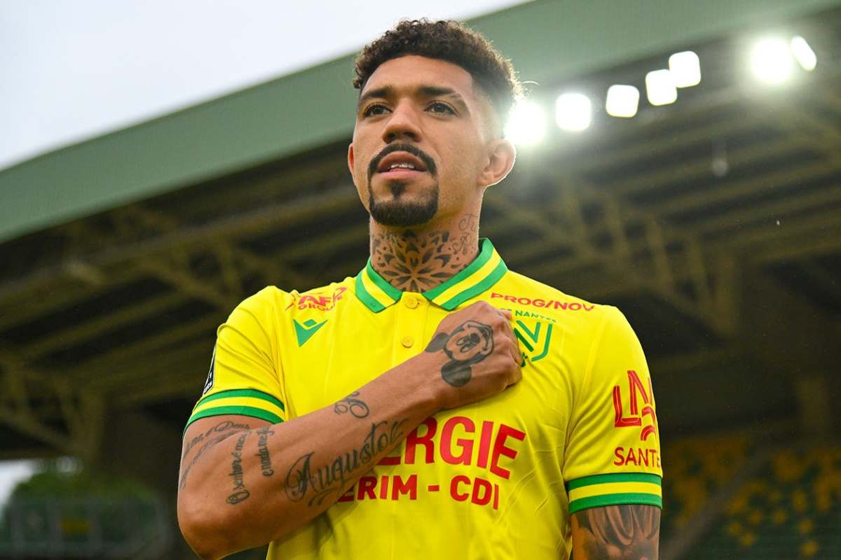 Η Κράσντονταρ αγοράζει τον Ντάγκλας Αουγκούστο από τη Ναντ