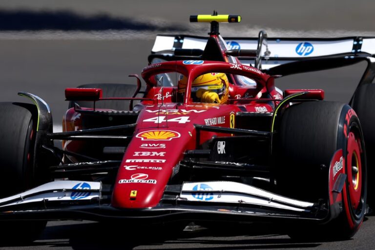 Formula 1: Ο Χάμιλτον κυριαρχεί στο Silverstone – Ταχύτερος στο FP1 με τη Ferrari