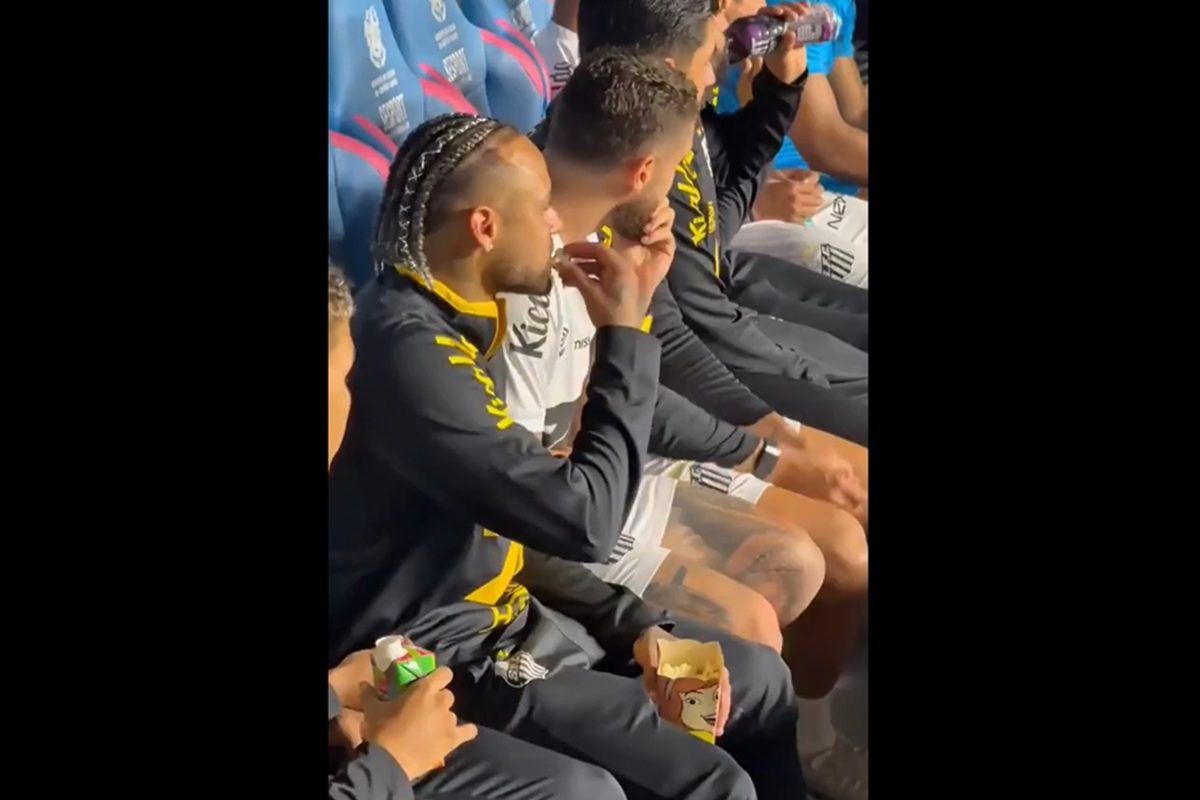 Ο Νεϊμάρ τα έκανε όλα! Σκόραρε, έβγαλε ασίστ, έφαγε ποπ κορν και έγινε το απόλυτο Viral (vid)