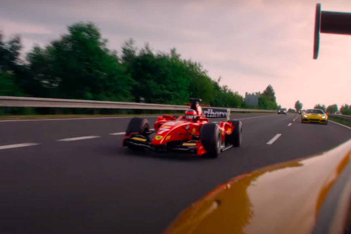 Σάλος στην Τσεχία: Μονοθέσιο της Formula 1 έκοβε βόλτες σε αυτοκινητόδρομο! (video)