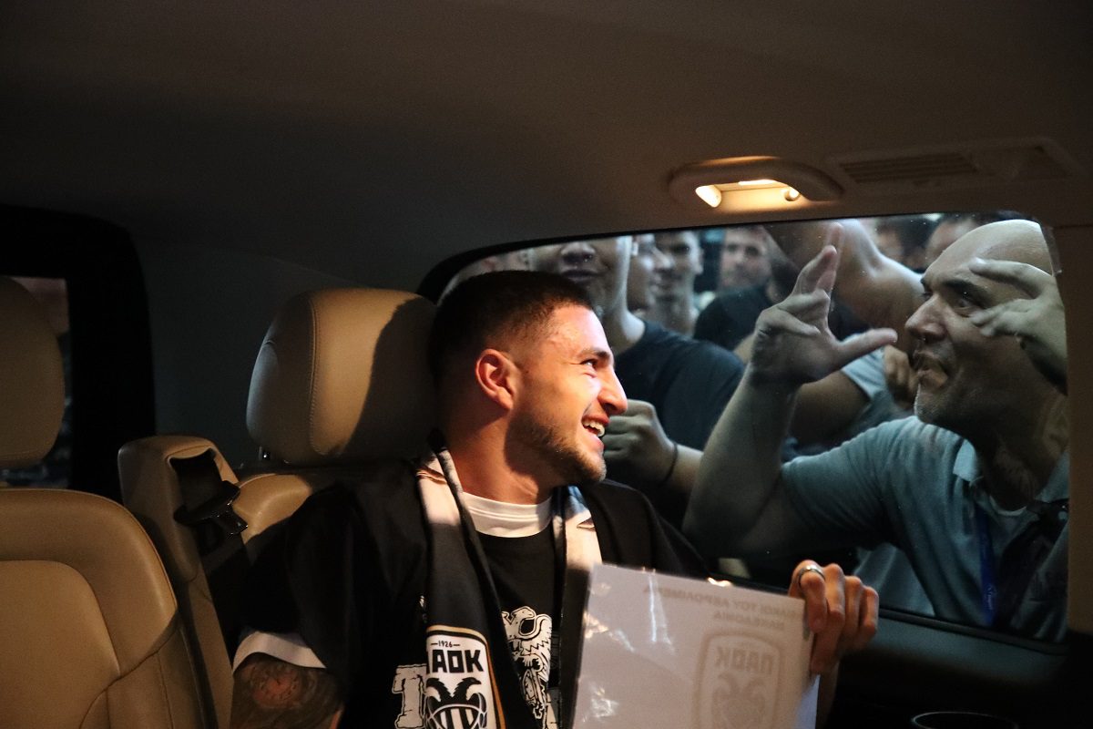 Ο Ζαφείρης για τη Viral στιγμή από την άφιξή του στη Θεσσαλονίκη - «Ήμουν και εγώ τρελαμένος» (vid)