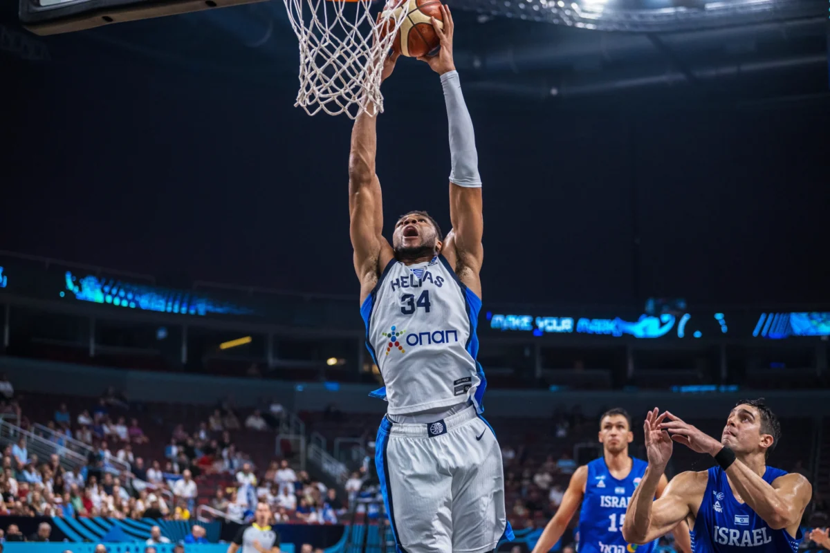 Γιάννης Αντετοκούνμπο… ισοπεδώνει την άμυνα του Ισραήλ με τρομερό κάρφωμα (vid)