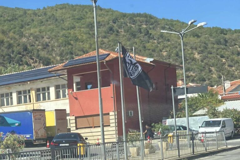 Η σημαία του ΠΑΟΚ στη γενέτειρα του Ντεσπόντοφ (vid)