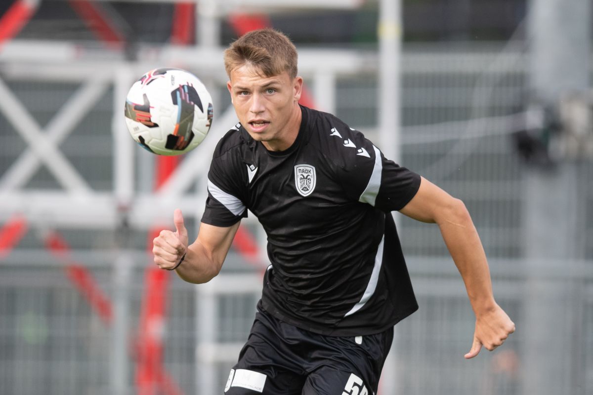 Ανέστης Μύθου: Εκανε χατ τρικ μέσα σε 14 λεπτά με τη φανέλα της εθνικής Νέων!