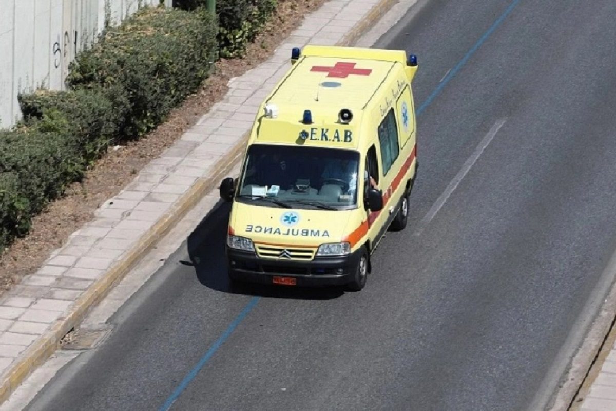 Ανετράπη λεωφορείο στο Βελεστίνο - Πάνω από δέκα τραυματίες