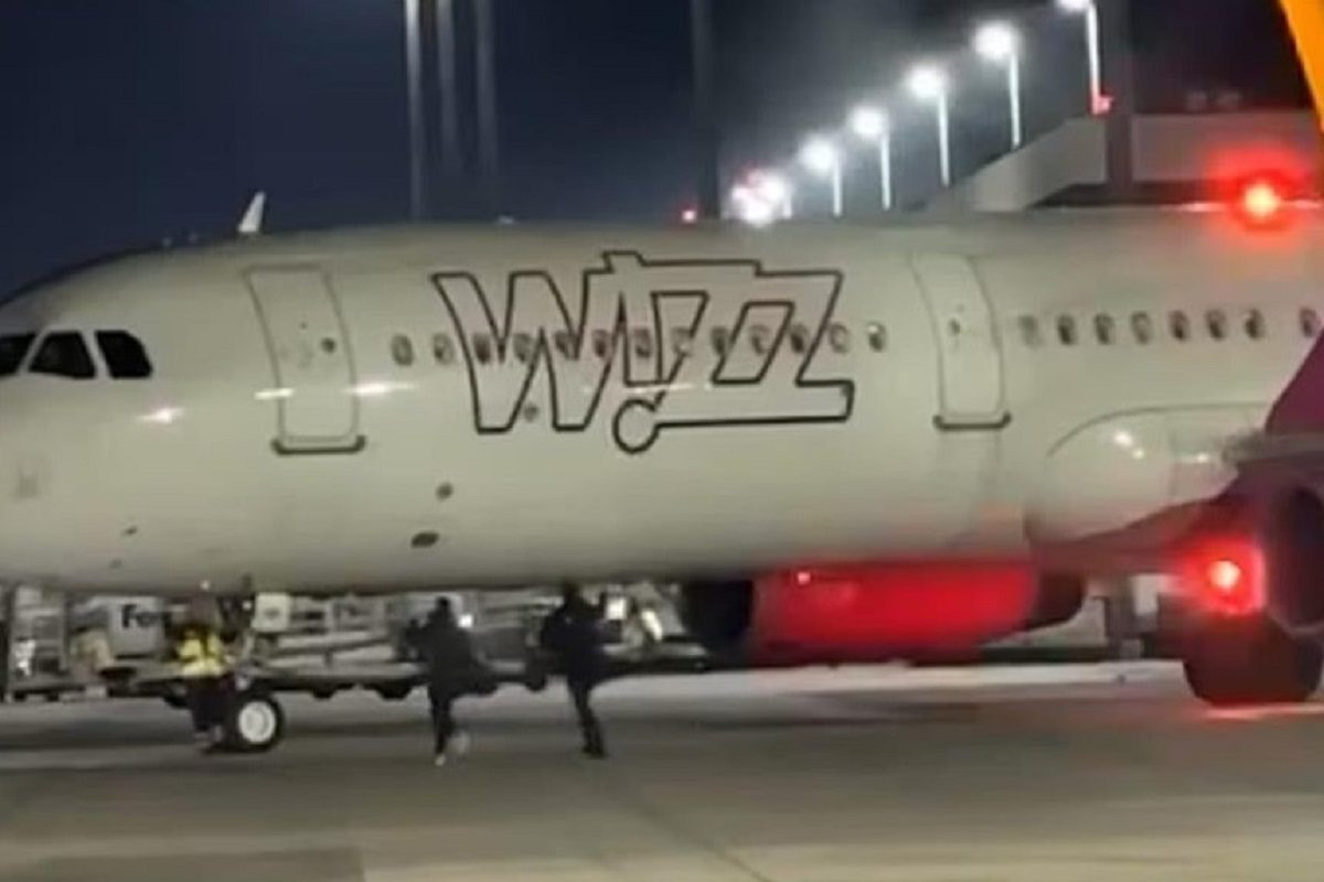 Ασύλληπτο σκηνικό στη Γερμανία: Επιβάτες έχασαν πτήση και κυνηγούσαν το αεροπλάνο (vid)