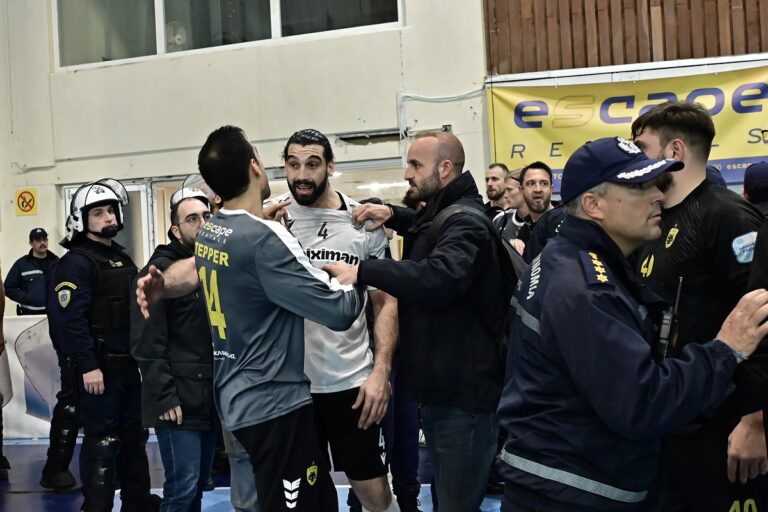 Σοβαρές καταγγελίες από τον ΑΣ ΠΑΟΚ: «Απαράδεκτες συνθήκες με εισβολή οπαδών - Εξοργιστική διαιτησία»