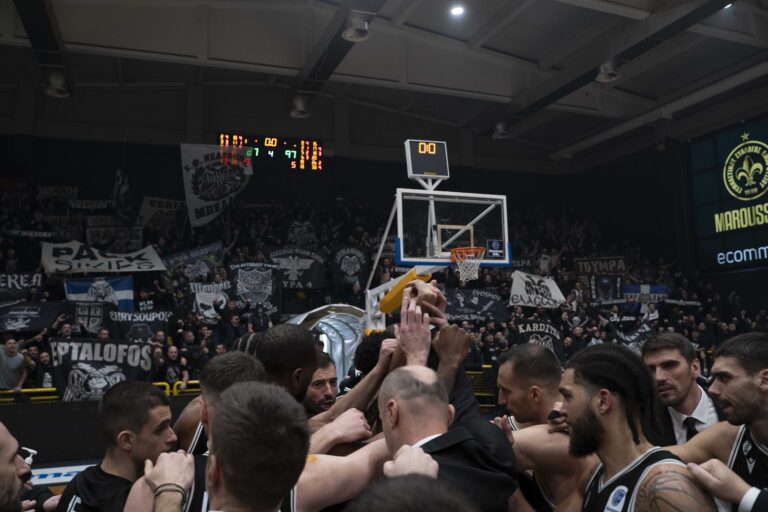Ο ΠΑΟΚ το έκανε… Παλατάκι: Το «διπλό» στο Μαρούσι και η εκρηκτική «ασπρόμαυρη» εξέδρα (vid)
