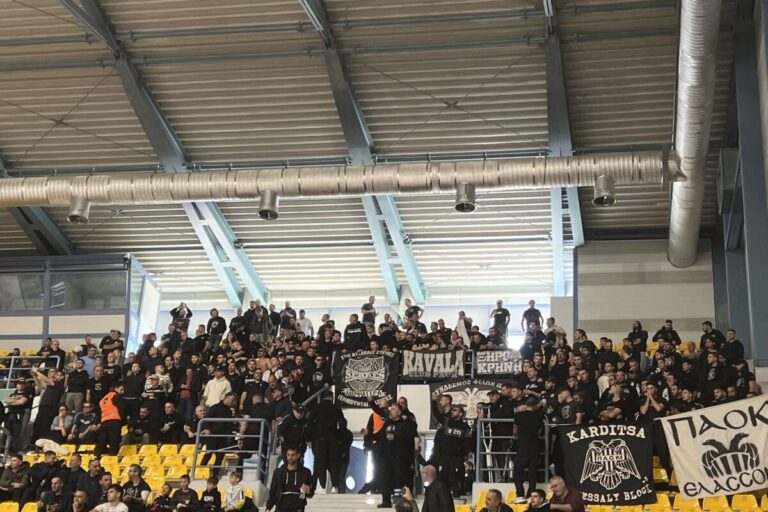 Η «ασπρόμαυρη τρέλα» ταξίδεψε στην Καρδίτσα: Οι οπαδοί δίπλα στον ΠΑΟΚ! (vids)