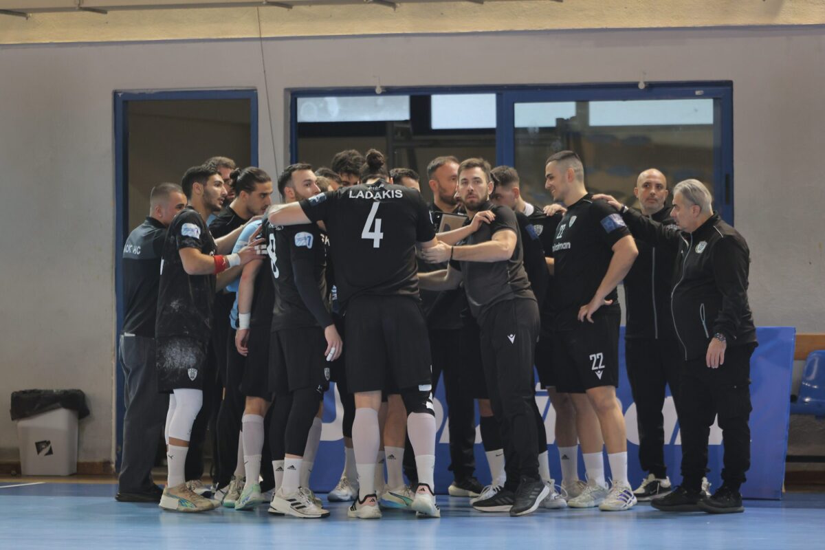 ΠΑΟΚ-Ολυμπιακός: «Ασπρόμαυρο» πάρτι στη Μίκρα - Ξέφρενοι πανηγυρισμοί με τον κόσμο! (vids)