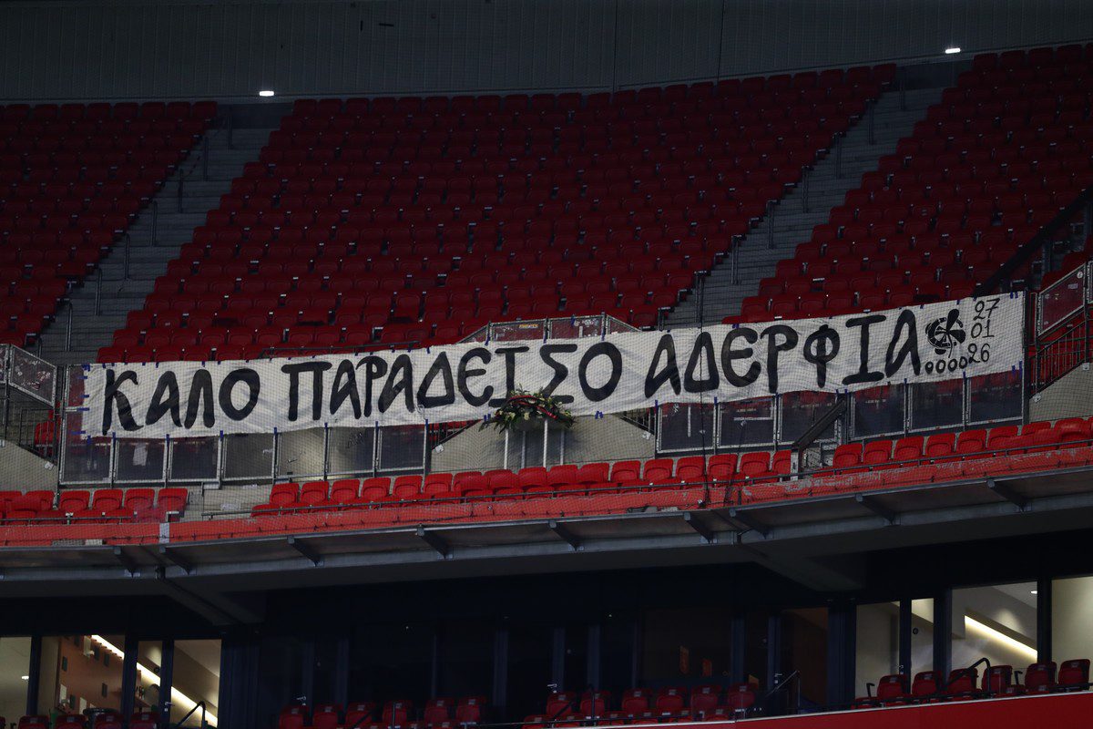 «Καλό παράδεισο αδέρφια» στην άδεια κερκίδα του ΠΑΟΚ στη Λιόν