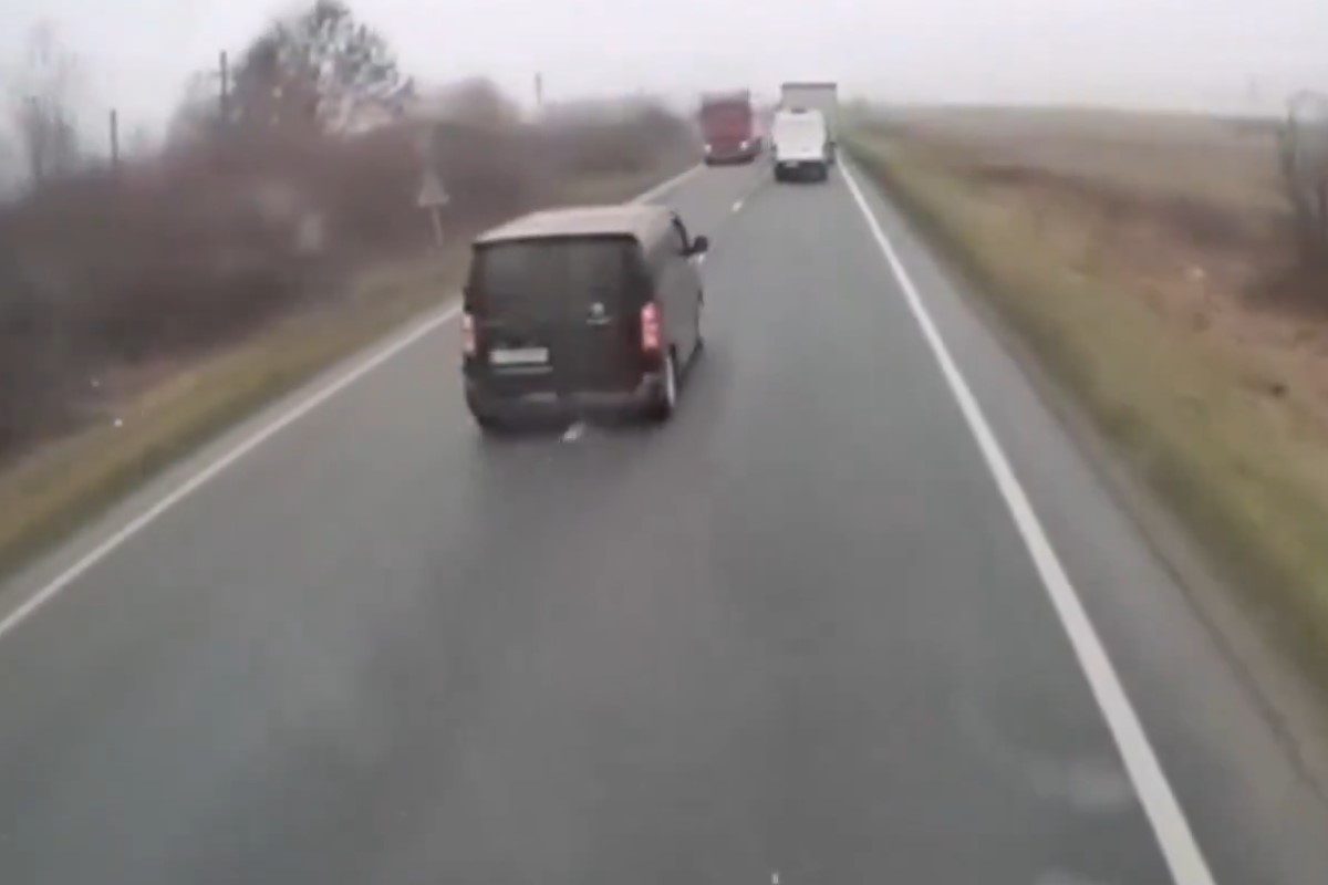 Συγκλονισμένη είναι ολόκληρη η Ελλάδα με το τραγικό δυστύχημα στη Ρουμανία που στοίχησε τη ζωή σε επτά οπαδούς του ΠΑΟΚ και έχει βυθίσει άπαντες στη θλίψη.