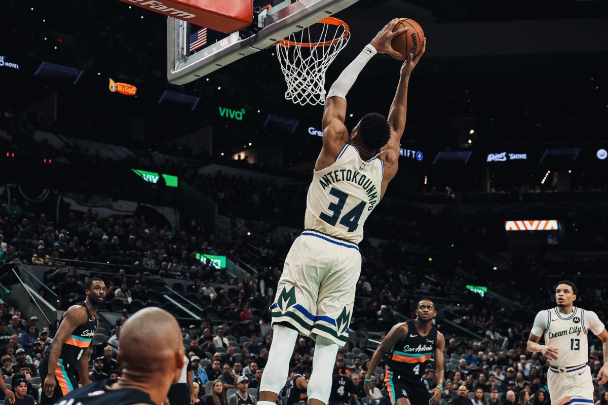 ESPN: «Ο Αντετοκούνμπο μπορεί να μείνει στους Μπακς μέχρι το καλοκαίρι»