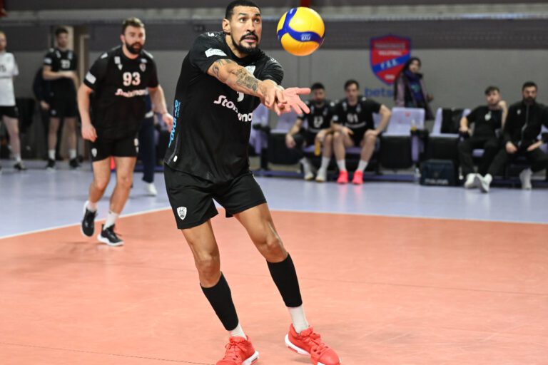 Απίστευτη ενέργεια από Κοβάσεβιτς-Ερνάντεζ που έδωσε τον πόντο στον ΠΑΟΚ (vid)