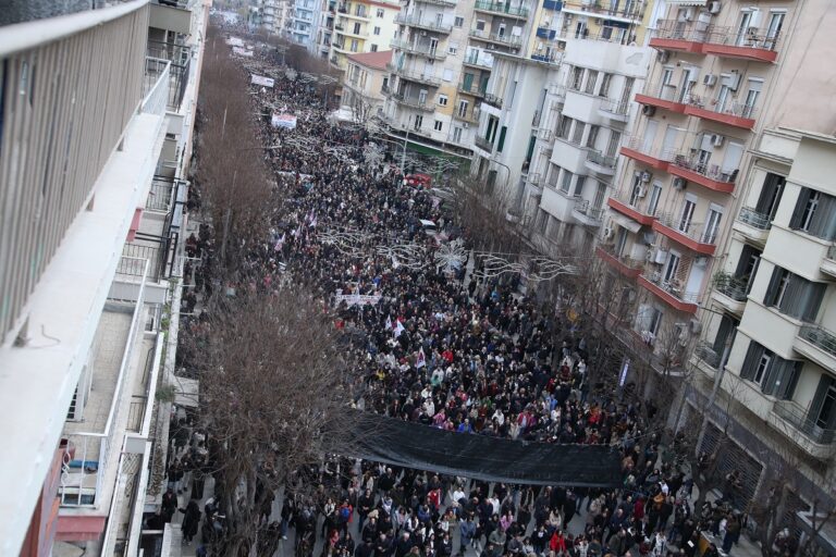 Μεγάλη απεργία για τα Τέμπη παραλύει την Ελλάδα – Ποιοι απεργούν, τι ώρα η πορεία στη Θεσσαλονίκη