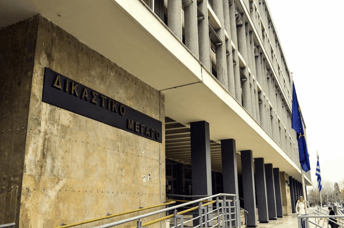 Θεσσαλονίκη: Προσωρινά κρατούμενοι οι δύο κατηγορούμενοι για τους θανάτους των γυναικών στη Μενεμένη