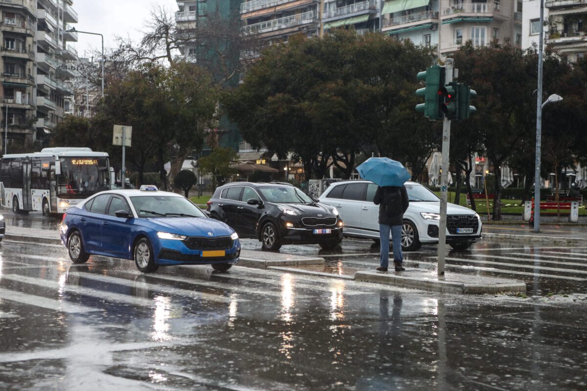 Καιρός: Δυναμική επιδείνωση με καταιγίδες και αφρικανική σκόνη