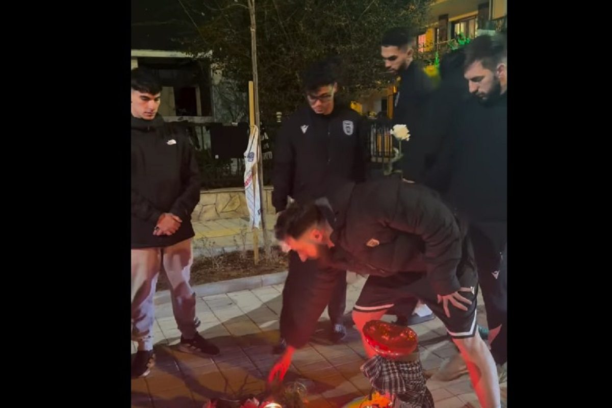 Αντιπροσωπεία του ποδοσφαίρου Σάλας του ΠΑΟΚ στο σημείο που δολοφονήθηκε ο 20χρονος οπαδός (vid)