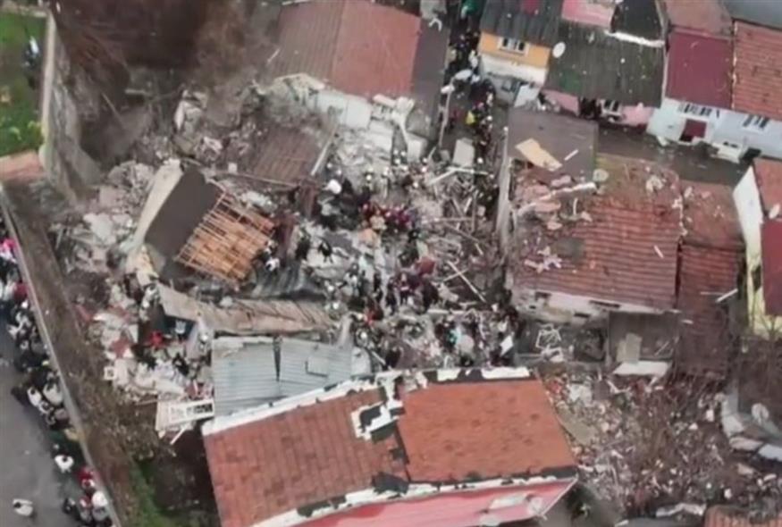 Κατέρρευσαν δύο κτίρια στην Κωνσταντινούπολη - Συναγερμός για εγκλωβισμένους και τραυματίες (vids)