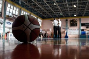 Χούλιγκαν του Άρη με λοστάρια έξω από την ΜΕΝΤ - Προσαγωγές από την αστυνομία