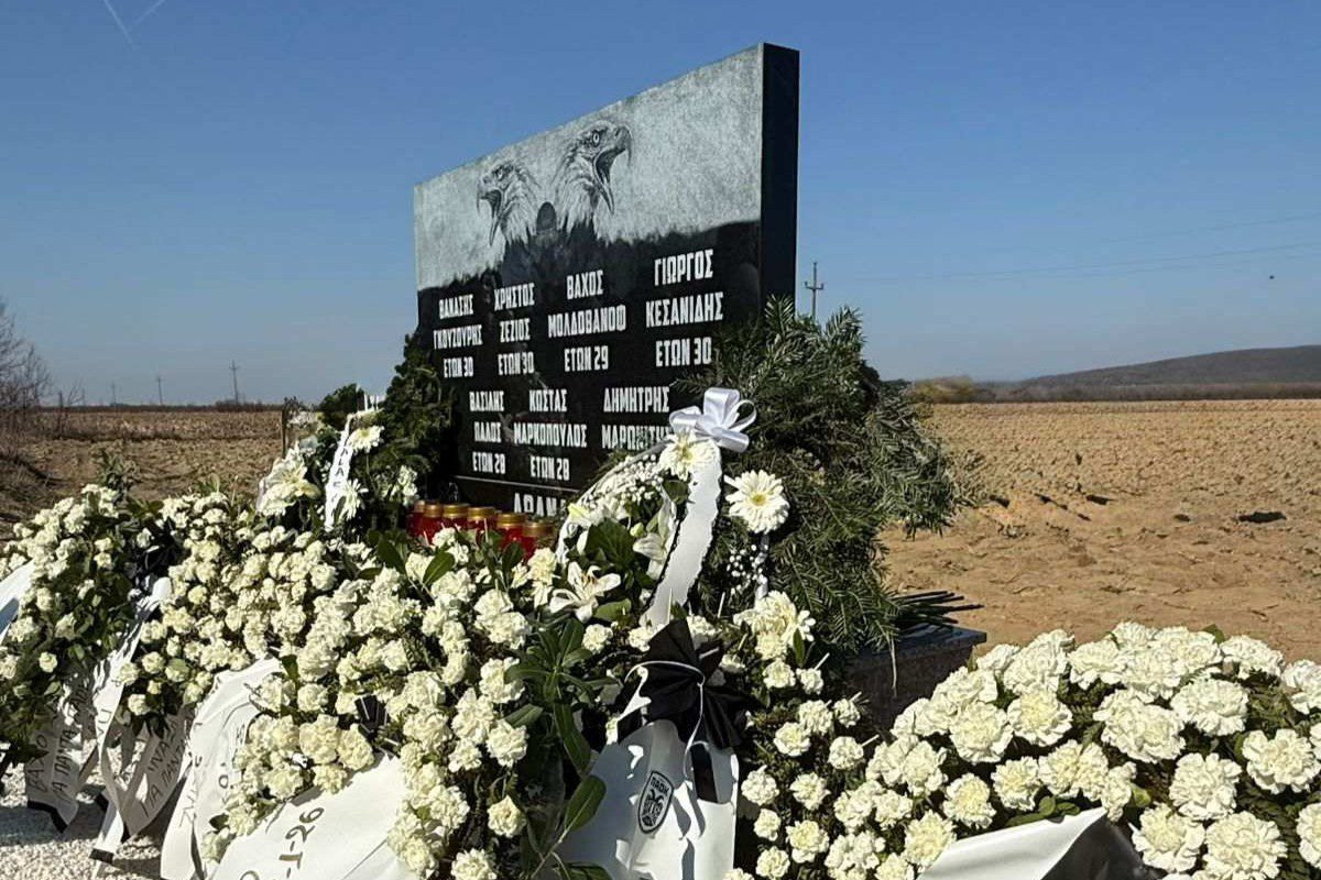 Το μνημόσυνο για τους οπαδούς του ΠΑΟΚ που σκοτώθηκαν στο δυστύχημα στη Ρουμανία