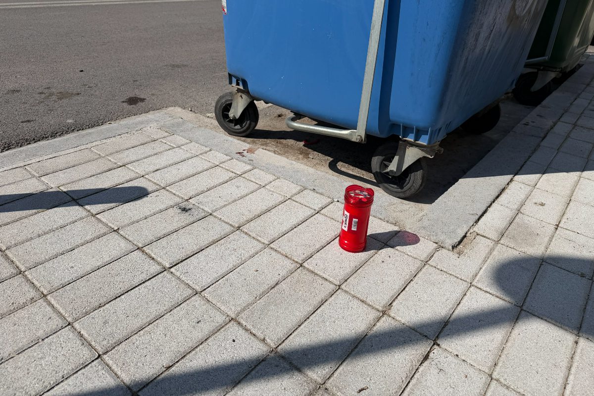 Καλαμαριά: Ένα κερί στη μνήμη του 20χρονου φίλου του ΠΑΟΚ (pic)