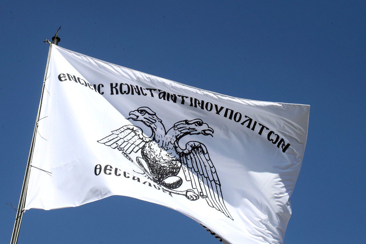 Η σημαία της Ένωσης Κωνσταντινουπολιτών υψώθηκε στην Τούμπα! (pics)