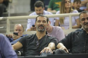 Χειρονομίες δίπλα στον Στογιάκοβιτς! Viral βίντεο έξαλλου οπαδού