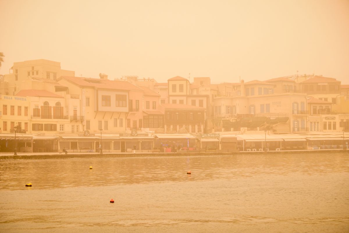 Καιρός: Συννεφιά, αφρικανική σκόνη και λασποβροχές