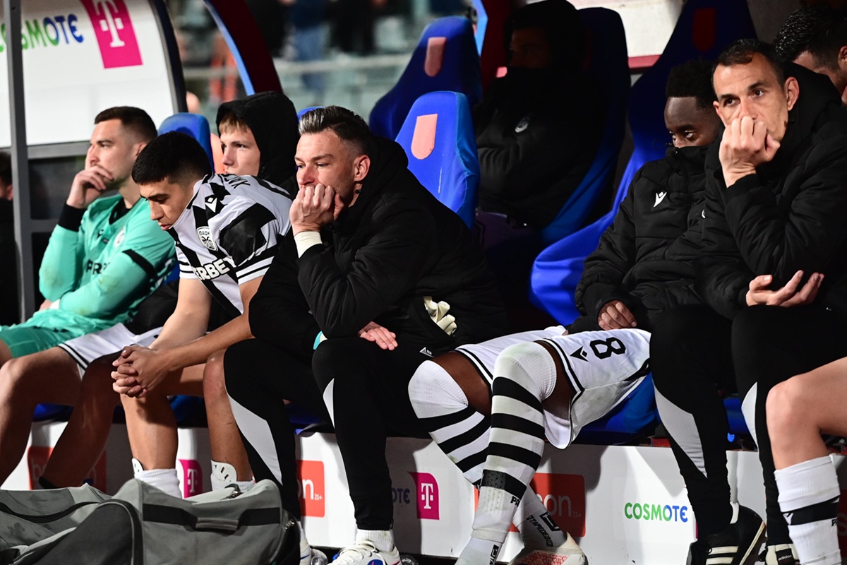 Ο ΠΑΟΚ σεβόμενος τον αντίπαλο είδε όλη την απονομή του ΟΦΗ (video)