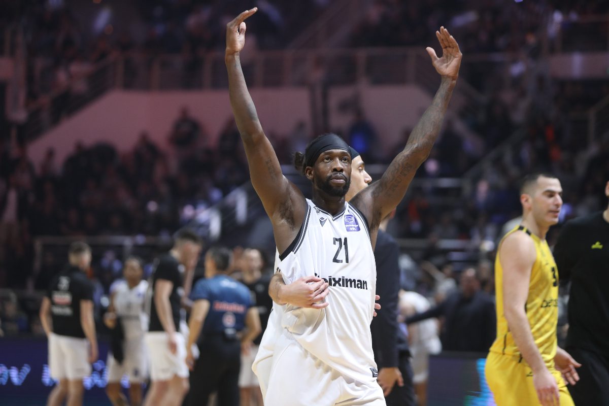 Μπέβερλι: «Μπροστά σε αυτούς τους φιλάθλους δεν μπορείς να κάνεις κάτι άλλο από το να τα δώσεις όλα και να κερδίζεις»