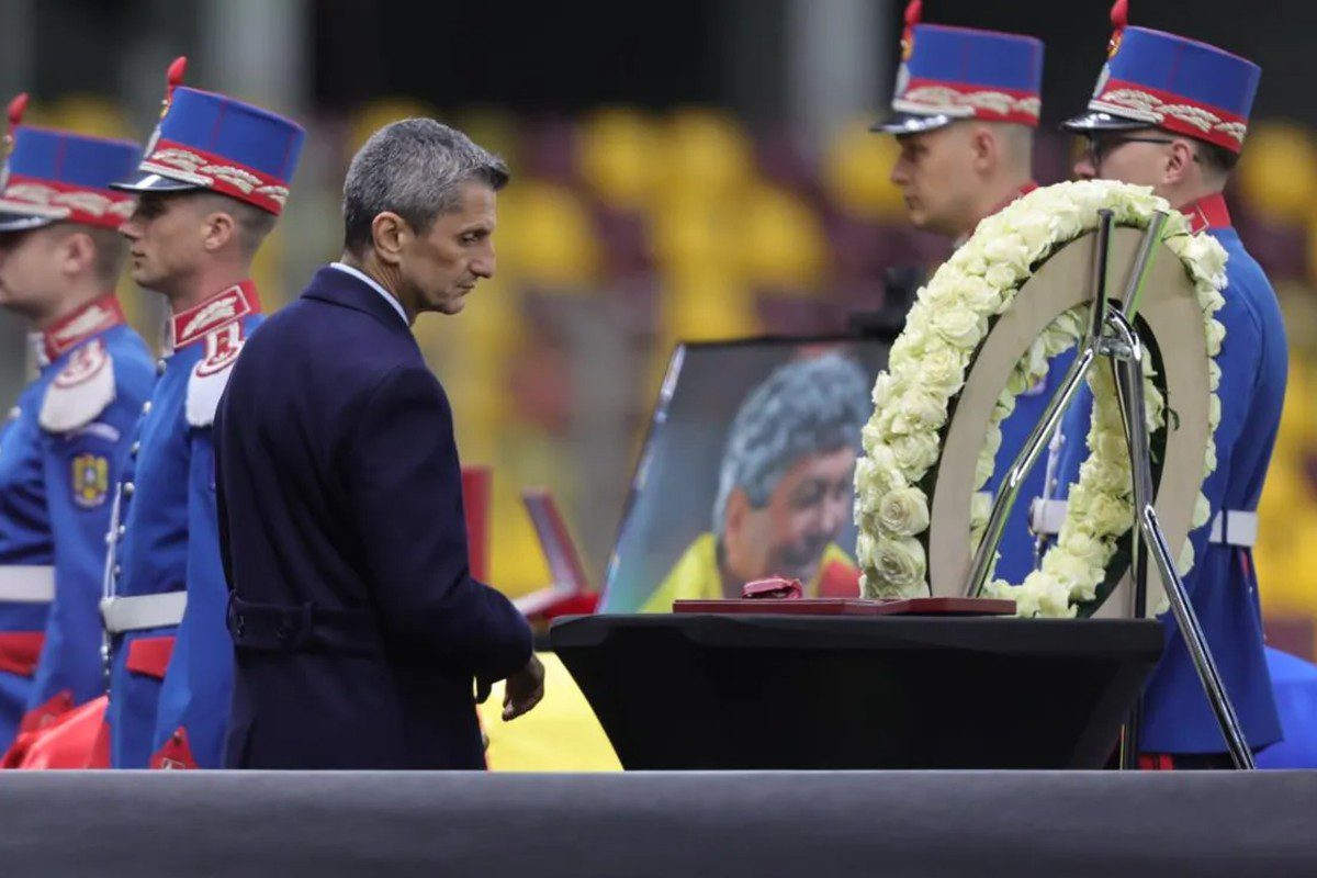 Ρουμάνικα ΜΜΕ: «Ο Ραζβάν Λουτσέσκου απέδειξε για άλλη μια φορά ότι αποτελεί πραγματικό παράδειγμα για τη χώρα»