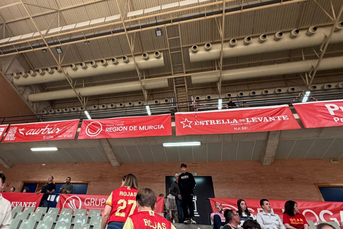 Η Μούρθια ζήτησε να κατέβουν τα πανό με τα πρόσωπα των αδικοχαμένων οπαδών