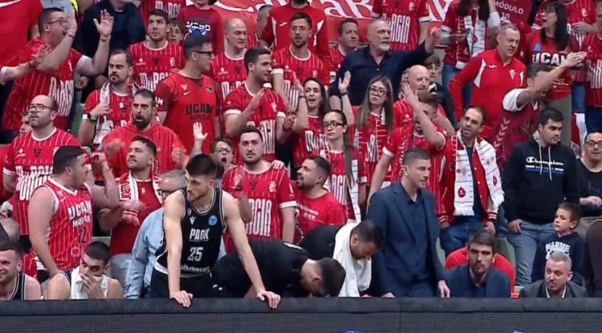 Μούρθια - ΠΑΟΚ: Ένταση πίσω από τον πάγκο του Δικεφάλου από οπαδούς των Ισπανών!