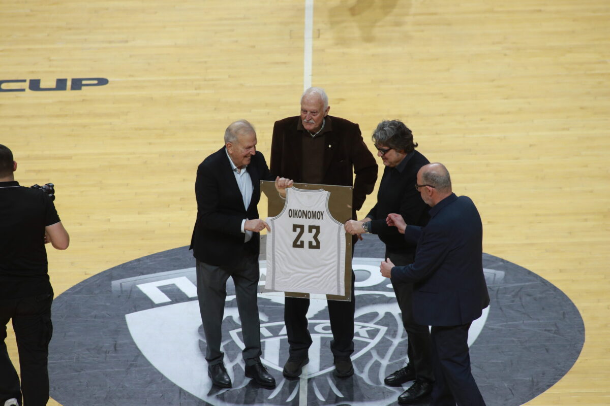 Η ΚΑΕ ΠΑΟΚ βράβευσε τον Γιώργο Οικονόμου (video)
