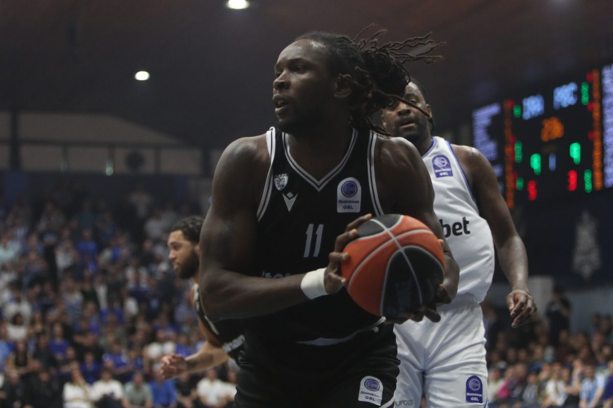 Ο Μέλβιν ύψωσε στον Ομορούγι για να καρφώσει εμφατικά (video)