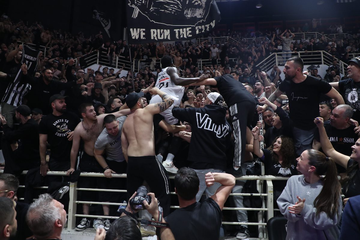 Ο κόσμος του ΠΑΟΚ «έπνιξε» τον Άρη! (vids)