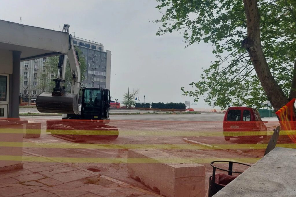 Θεσσαλονίκη: Ξεκίνησαν οι εργασίες στην πλατεία Ελευθερίας (pics)