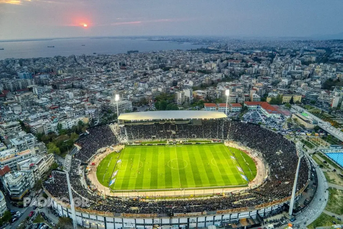 Θεσσαλονίκη: Η Τούμπα έγινε ένα τεράστιο γήπεδο βόλεϊ γεμάτο παιδιά (video)