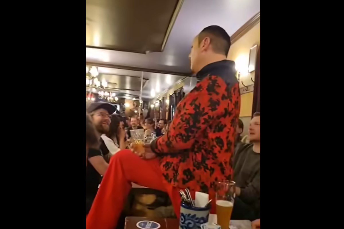 Επικό βίντεο: ΠΑΟΚτσήδες διακόπτουν Γερμανό τραγουδιστή με το «Ωωω ΠΑΟΚάρα…»