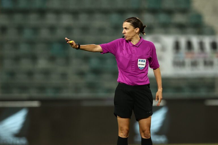 Νέα υπεύθυνη διαιτησίας της UEFA η Φραπάρ!