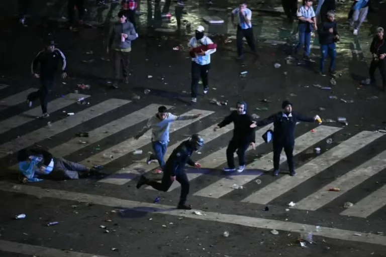 Αργεντινή: Χάος στο Μπουένος Άιρες μετά την ήττα στον τελικό του Μουντιάλ - Επεισόδια και προσαγωγές (vids)