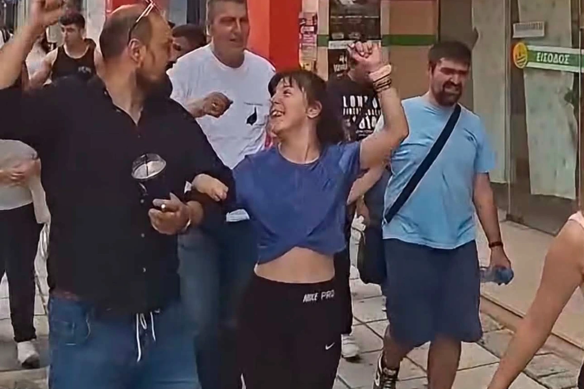 Στο ΚΔΑΠ Πτολεμαΐδας έκαναν τους δρόμους της πόλης... γήπεδο με συνθήματα του ΠΑΟΚ! (video)