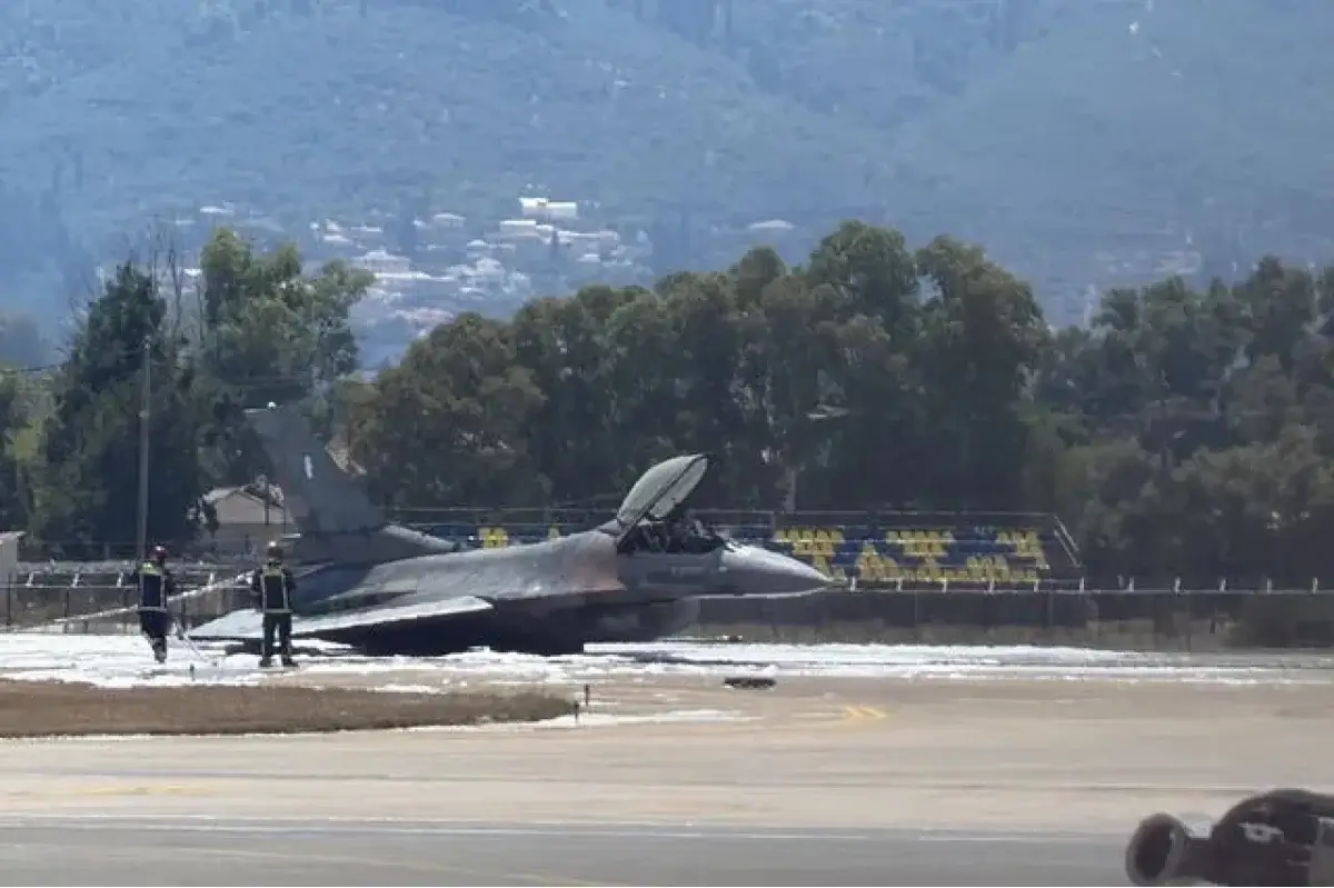 Θρίλερ στον αέρα: Αναγκαστική προσγείωση F-16 στη Ζάκυνθο μετά από μηχανική βλάβη (videos)